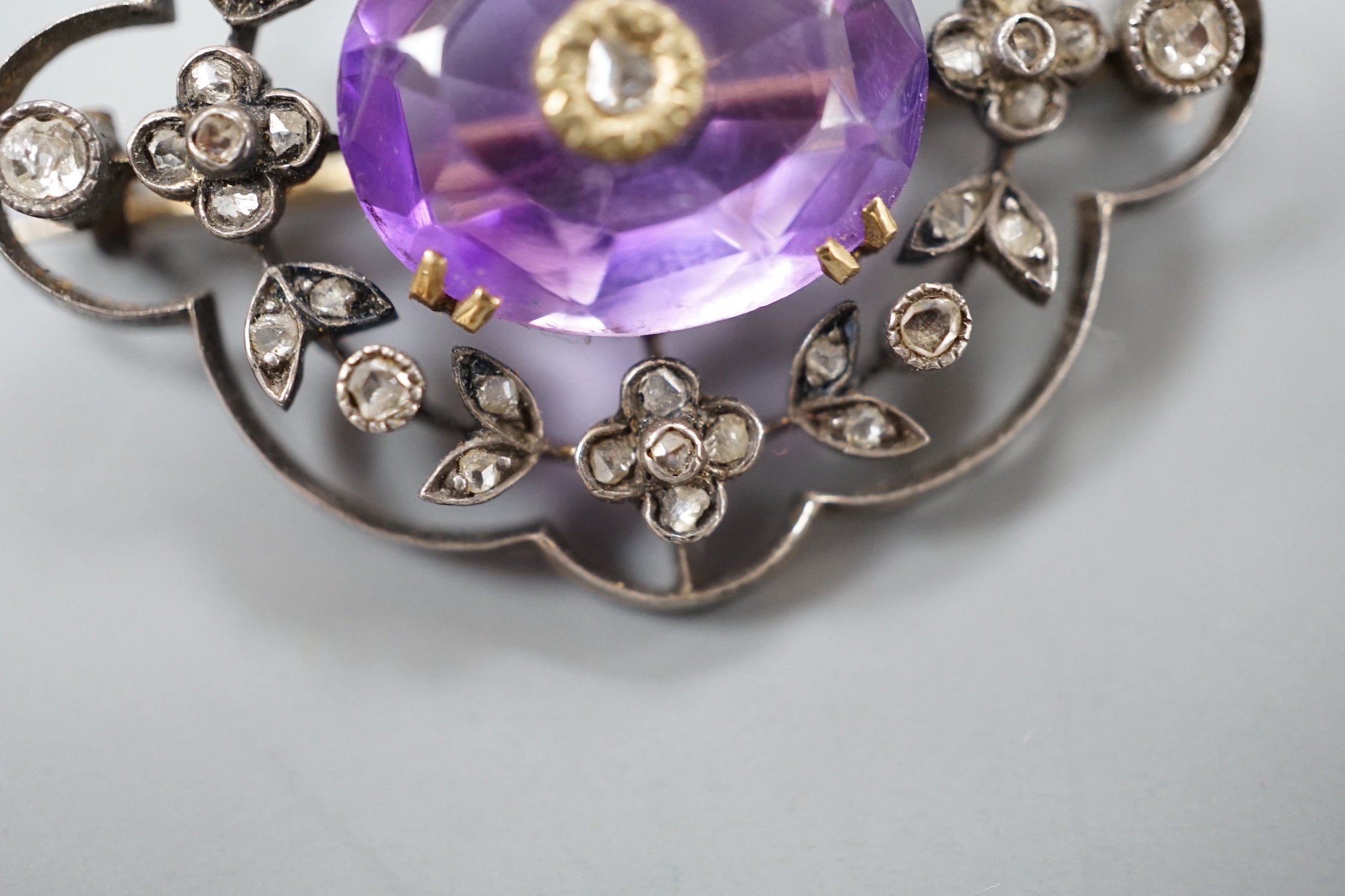 An Edwardian yellow metal, amethyst and rose cut diamond set shaped oval brooch, 34mm, gross weight 5.9 grams.